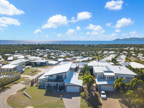 Modern Luxury Ocean Views - VIC Tourism 2