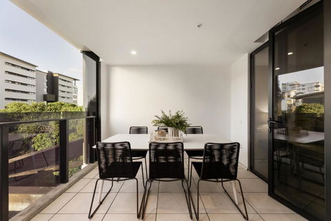 Modern Luxury Gabba Apartment - VIC Tourism 0