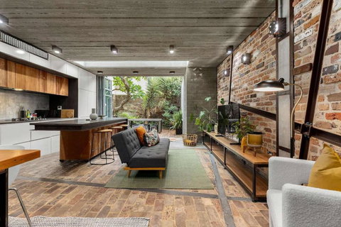 Modern & Stylish 3BR In Redfern - VIC Tourism 0