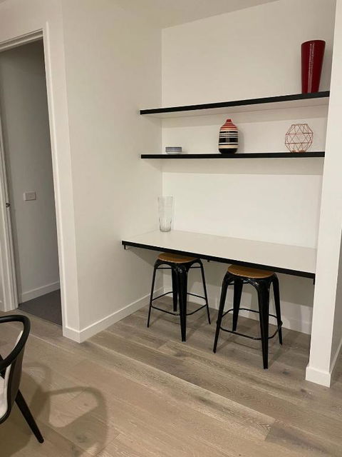 Modern Apartment On Courtney-02594 - VIC Tourism 2