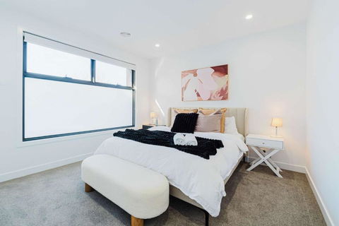Modern Family Home 3BR In Box Hill North - VIC Tourism 1