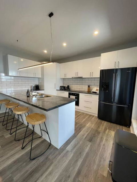 Modern Home Away From Home - VIC Tourism 2