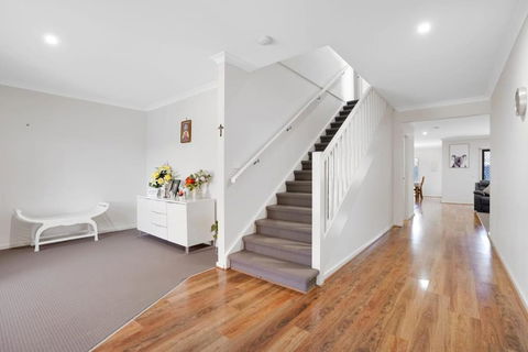 Modern Pakenham Family Home Near Lakeside - VIC Tourism 3