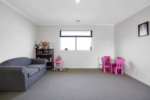 Modern Pakenham Family Home Near Lakeside - VIC Tourism 2