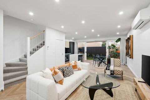 Modern Stylish Home - Walk To Beach - VIC Tourism 0