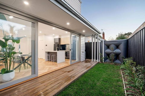Modern Stylish Home - Walk To Beach - VIC Tourism 1