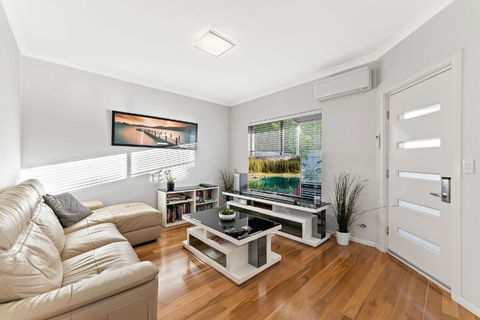 Modern Scarborough Townhouse - VIC Tourism 1