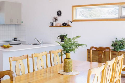 Modern Waterfront House At Susans Bay, Primrose - VIC Tourism 3