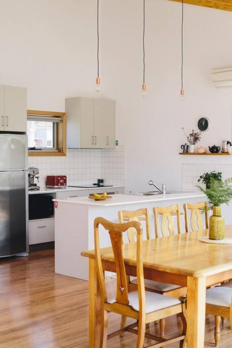 Modern Waterfront House At Susans Bay, Primrose - VIC Tourism 1