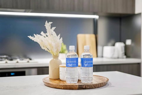 Modern 2B2B APT At Homebush - VIC Tourism 2