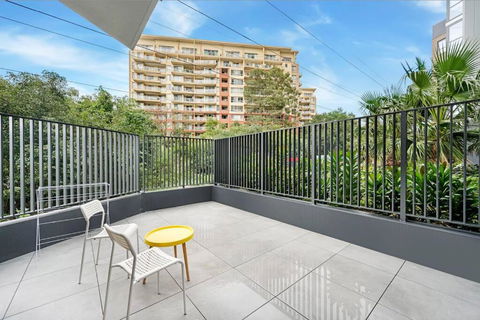 Modern 2B2B APT At Homebush - VIC Tourism 3