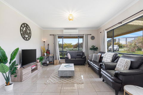 Morningside Farm House With Mountian Views... - VIC Tourism 2