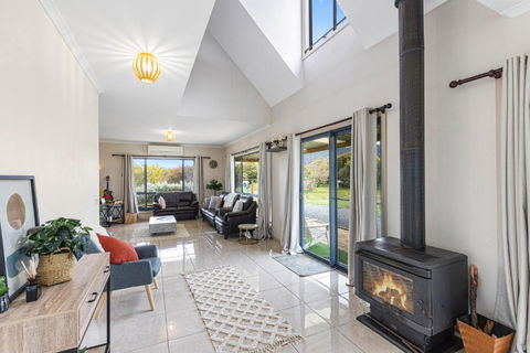 Morningside Farm House With Mountian Views... - VIC Tourism 3