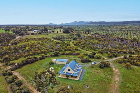 Morningside Farm House With Mountian Views... - VIC Tourism 1