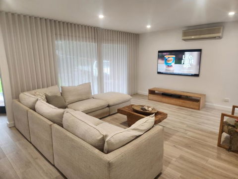 Mornington Holiday House - VIC Tourism 0