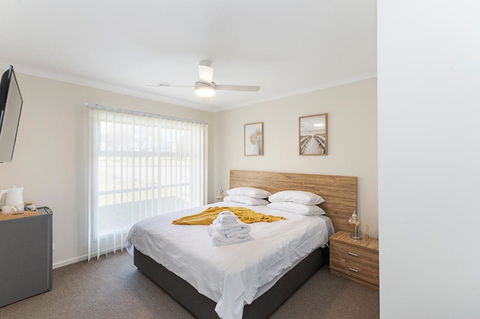 Morview Holiday Homes-Implala - VIC Tourism 0