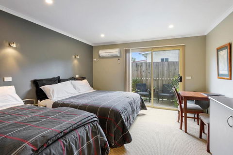 Motel Strahan - VIC Tourism 0