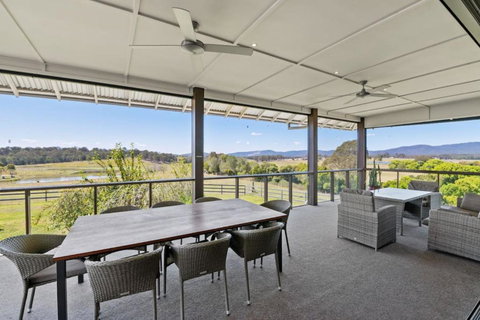 Mountain Majesty With Poolside Relaxing Getaway - VIC Tourism 2