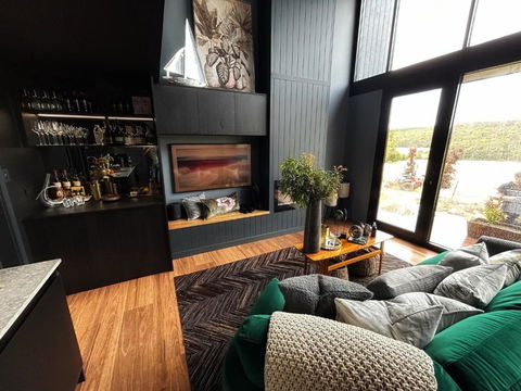 Murdoch + Luxury + Experience - VIC Tourism 1