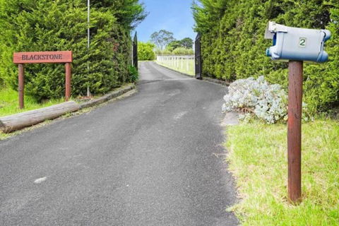 Narre Warren Farm Farm 20 People - VIC Tourism 1