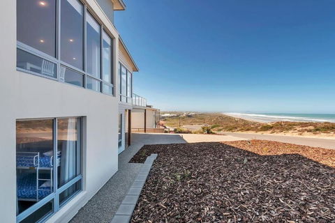 Nauticus - 82 Surfers Parade Middleton - BYO Linen - VIC Tourism 3
