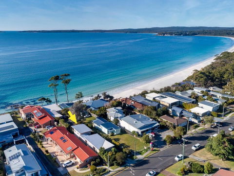 Neptune Hyams Beach - VIC Tourism 0