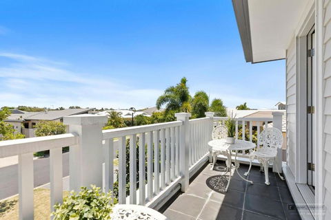 NEW HAVEN - Garden View Balcony - VIC Tourism 0