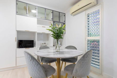 New Lux Apt Opposite Buddina Patrolled Beach - VIC Tourism 3