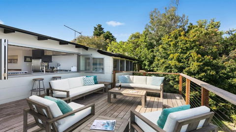 Newly Furnished, With Ocean Views - VIC Tourism 1