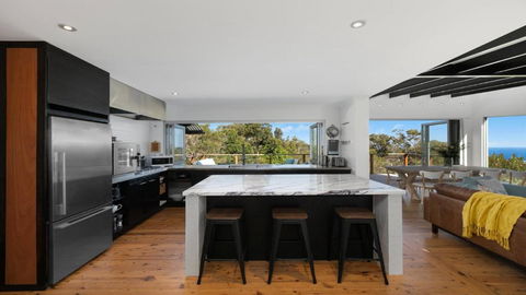 Newly Furnished, With Ocean Views - VIC Tourism 2
