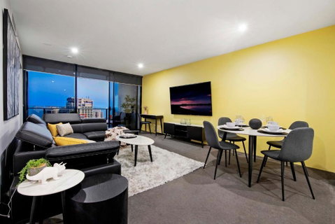 OCEAN VIEW - One Bedroom Spa Apartment - Circle On Cavill - Self Contained, Privately Managed - VIC Tourism 2
