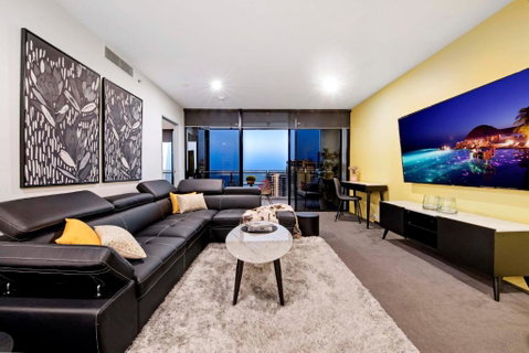 OCEAN VIEW - One Bedroom Spa Apartment - Circle On Cavill - Self Contained, Privately Managed - VIC Tourism 1