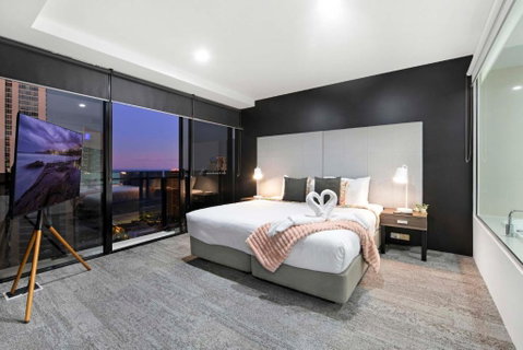 OCEAN VIEW - One Bedroom Spa Apartment - Circle On Cavill - Self Contained, Privately Managed - VIC Tourism 0