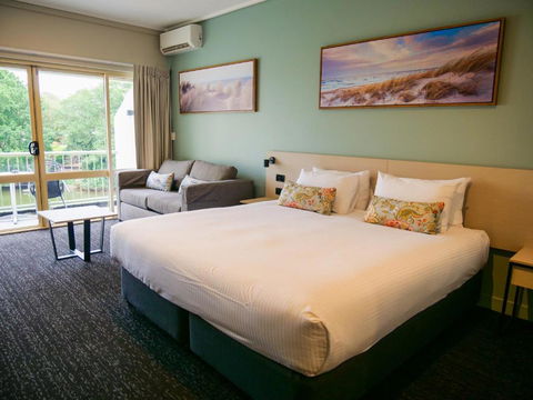 Nightcap At Hinterland Hotel Nerang - VIC Tourism 0
