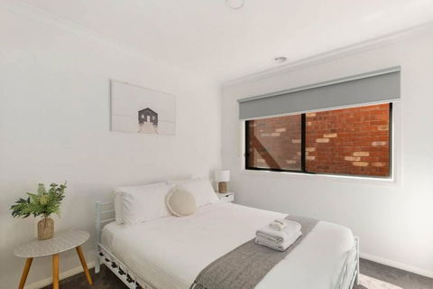 No 1 Marine Cove - Lake Views - VIC Tourism 1