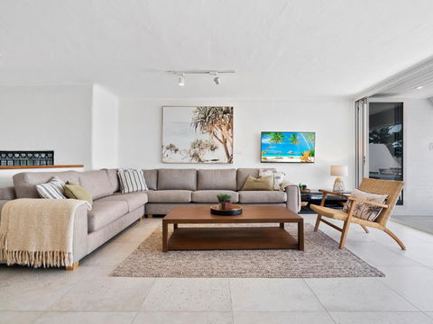 Noosa Views Apartment 4 Stylish Coastal Escape - VIC Tourism 3