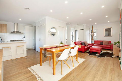 Northside Townhouse Geelong - VIC Tourism 0