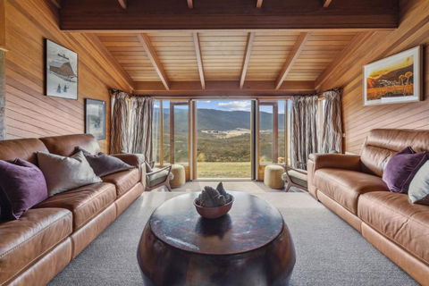 Nowhere Lodge - VIC Tourism 0