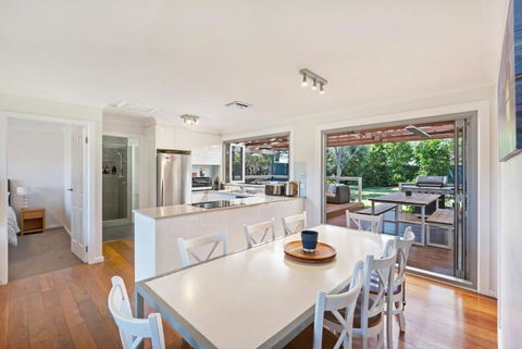 Number Five Beach House - VIC Tourism 3