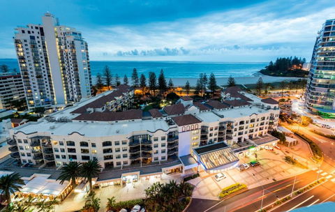 Oaks Gold Coast Calypso Plaza Suites - VIC Tourism 1