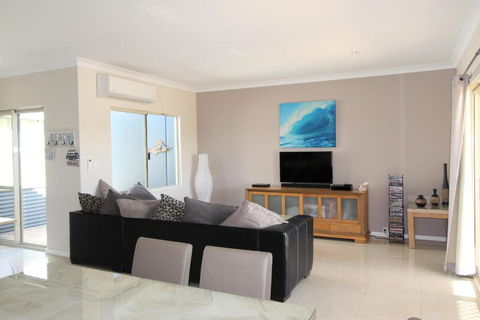Ocean Breeze - VIC Tourism 1