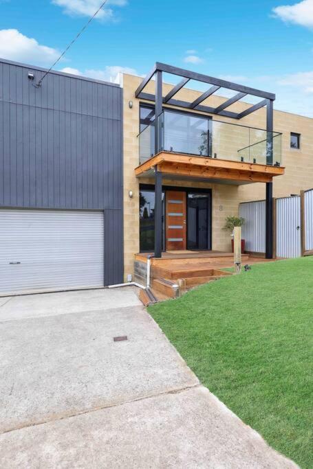 Ocean Escape- 5 Bedroom, 3 Bath- Sleeps 11 - VIC Tourism 0