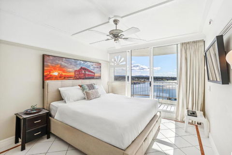 Ocean Facing 1-Bed With Ocean Pool & Tennis Court - VIC Tourism 2
