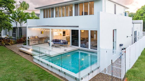 Ocean House - 4 BR With Media Room & Private Pool - 100m To Beach - VIC Tourism 0