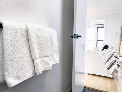 OCEAN MIST - DIRECT BEACHFRONT ON CASEYs BEACH - VIC Tourism 2