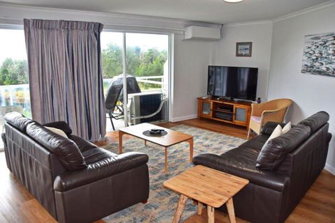 Ocean Shores Apartment 14 - Bring Your Own Linen. - VIC Tourism 0