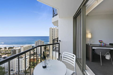 Ocean View 2-Bed Studio In The Heart Of Surfers - VIC Tourism 0