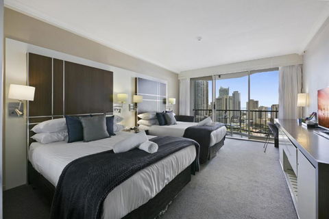 Ocean View 2-Bed Studio In The Heart Of Surfers - VIC Tourism 1