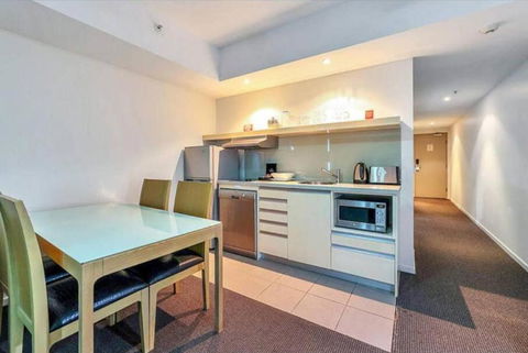 One Bed Harbour And City Views Apartment - VIC Tourism 2