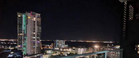 One Bed Harbour And City Views Apartment - VIC Tourism 3